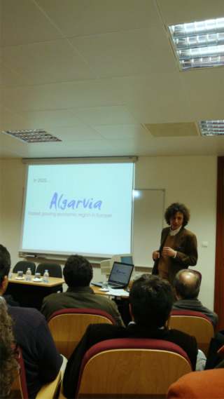 Jeffrey Baumgartner introduicing his workshop  and the Algarvia concept